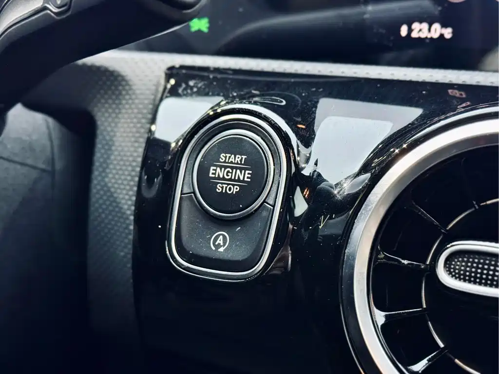 Mercedes-Benz Mercedes-Benz A-Class 2021 A 200 Sport Edition 2021 - thumbnail 14
