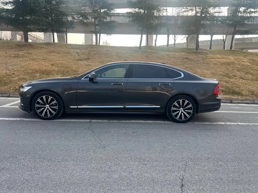 Volvo Volvo S90 Plug-in Hybrid 2022 T8 E-Drive Luxury Edition 2022 - thumbnail 3