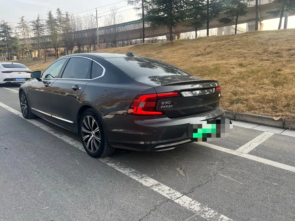 Volvo Volvo S90 Plug-in Hybrid 2022 T8 E-Drive Luxury Edition 2022 - thumbnail 9