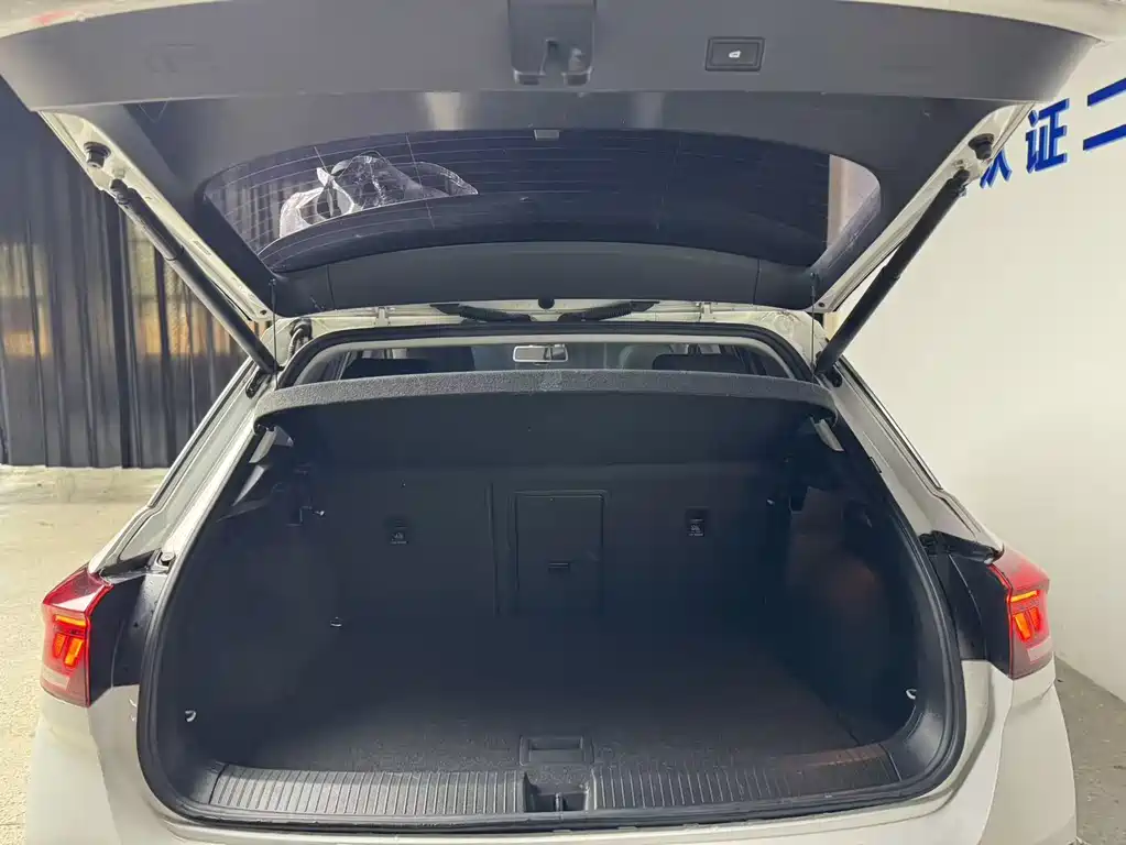 Volkswagen T-Roc 2021 280TSI DSG 2WD Comfort Intelligent Connectivity Edition 2021 - thumbnail 11