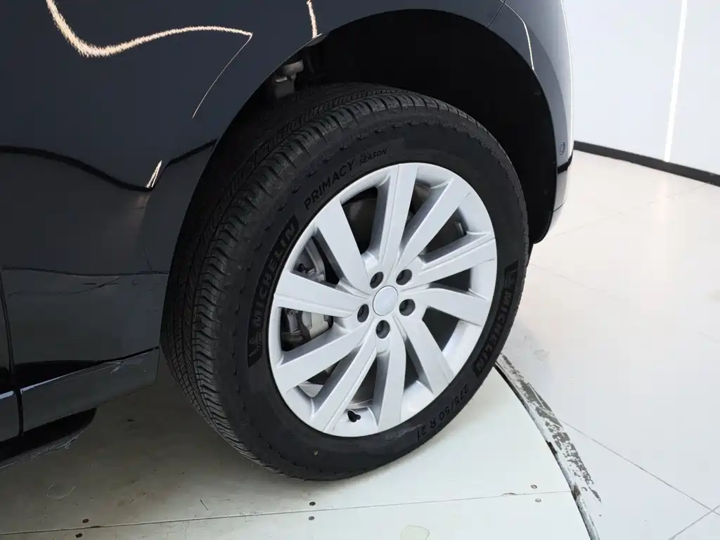 Land Rover Range Rover 2024 3.0 L6 400PS Vogue Long Wheelbase 7-Seat 2024 - thumbnail 5