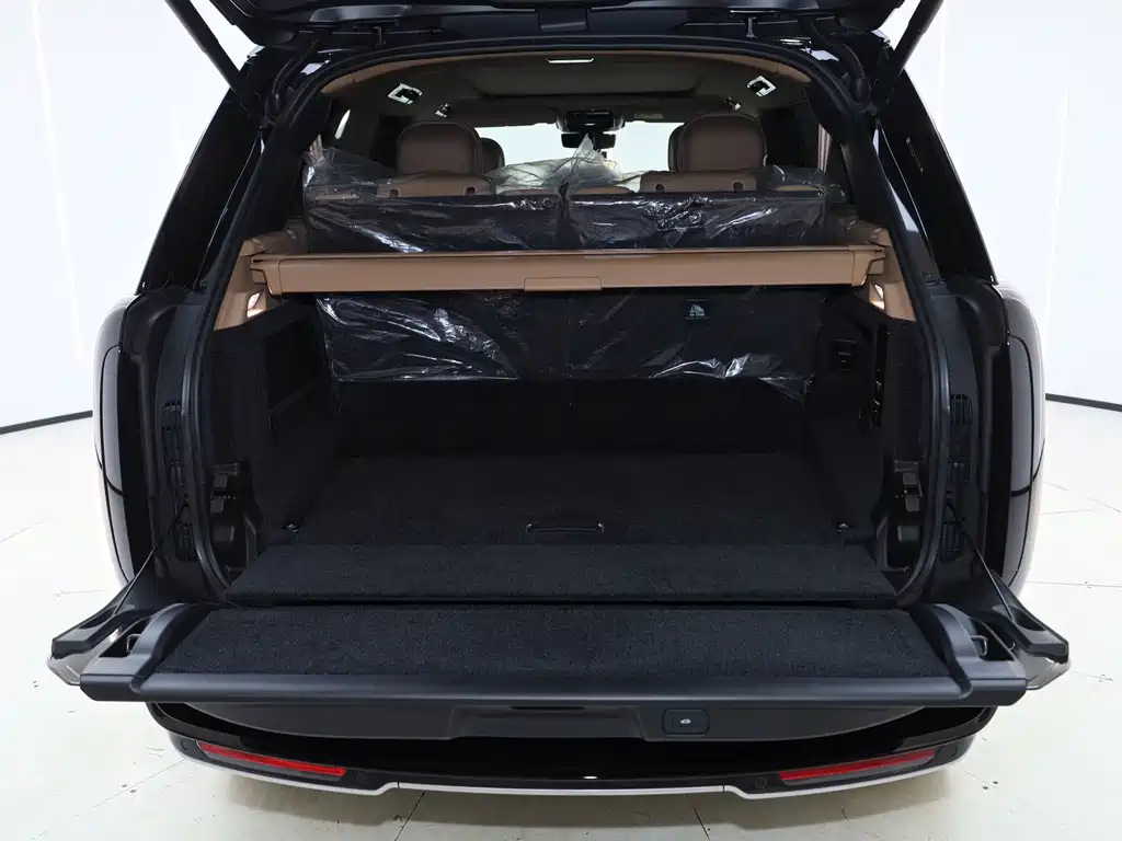 Land Rover Range Rover 2024 3.0 L6 400PS Vogue Long Wheelbase 7-Seat 2024 - thumbnail 7