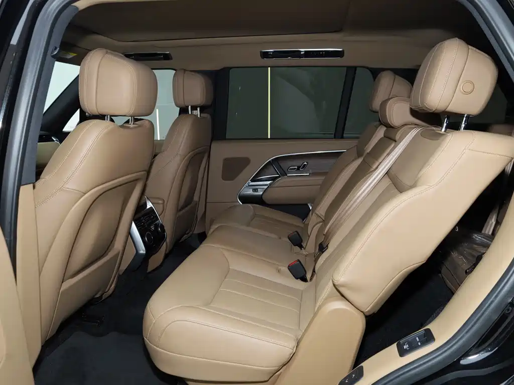 Land Rover Range Rover 2024 3.0 L6 400PS Vogue Long Wheelbase 7-Seat 2024 - thumbnail 13