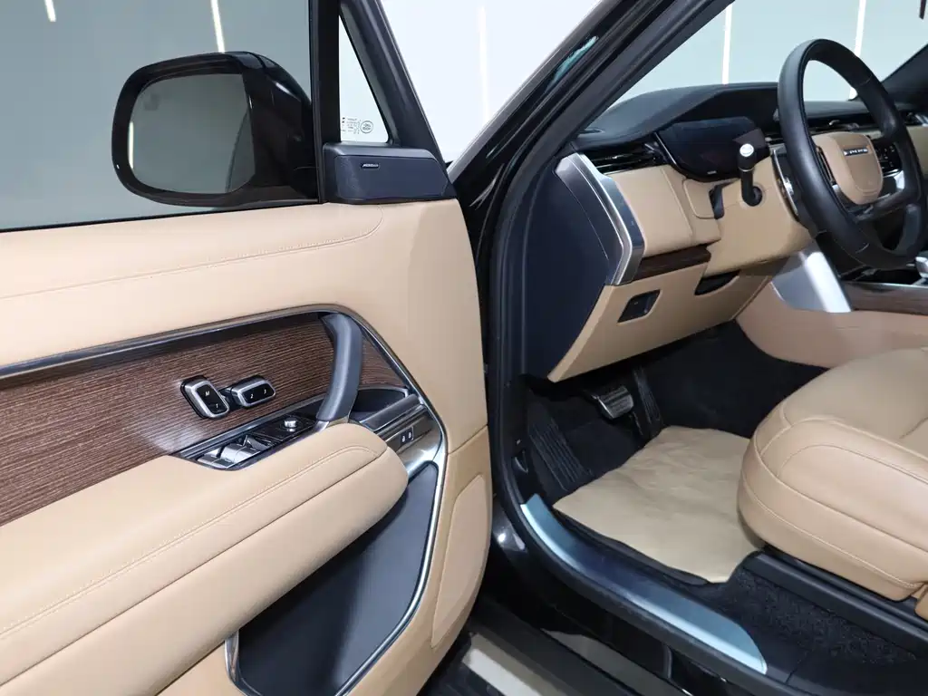 Land Rover Range Rover 2024 3.0 L6 400PS Vogue Long Wheelbase 7-Seat 2024 - thumbnail 16