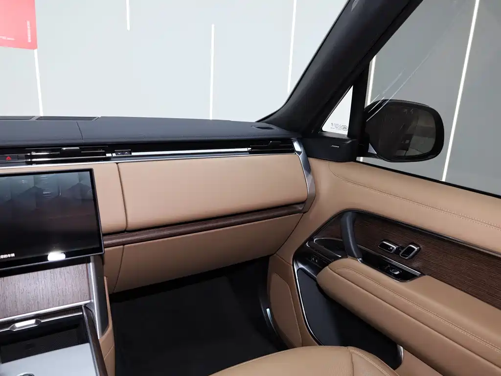 Land Rover Range Rover 2024 3.0 L6 400PS Vogue Long Wheelbase 7-Seat 2024 - thumbnail 22