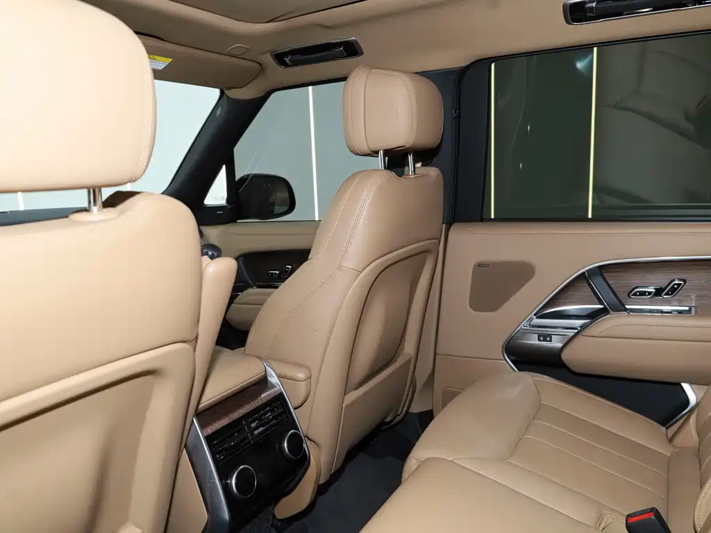 Land Rover Range Rover 2024 3.0 L6 400PS Vogue Long Wheelbase 7-Seat 2024 - thumbnail 25