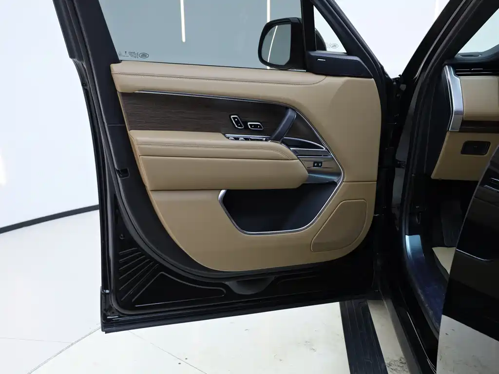 Land Rover Range Rover 2024 3.0 L6 400PS Vogue Long Wheelbase 7-Seat 2024 - thumbnail 27