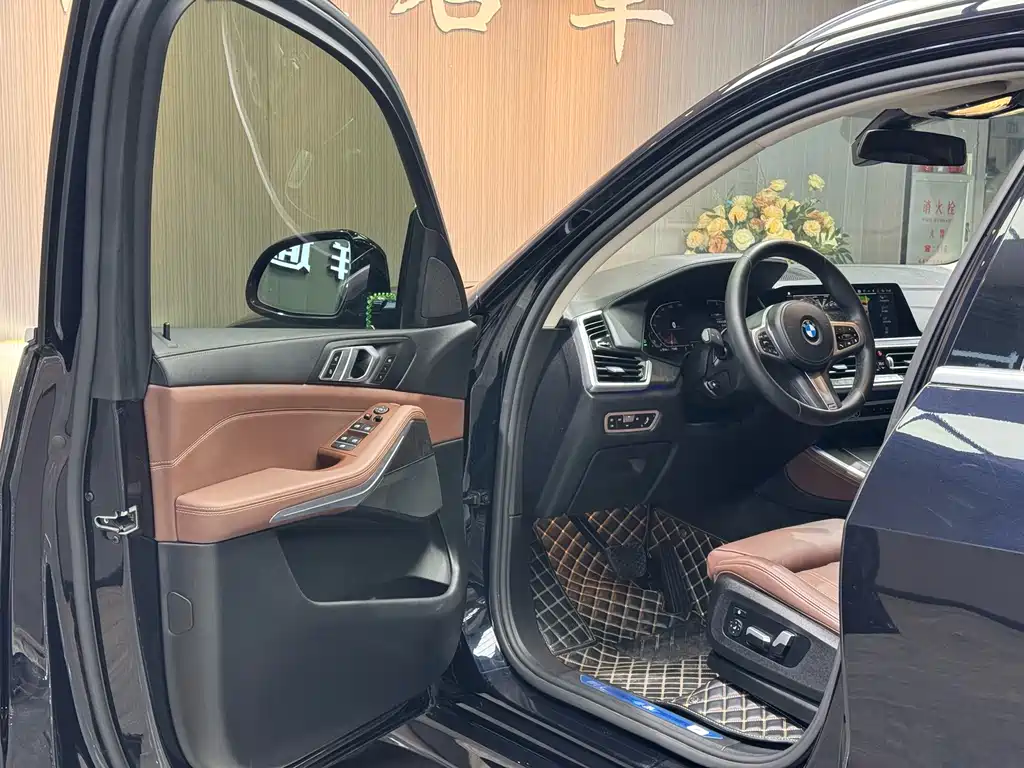BMW BMW X5 xDrive30i M Sport Package (2021 Model Year) 2021 - thumbnail 4