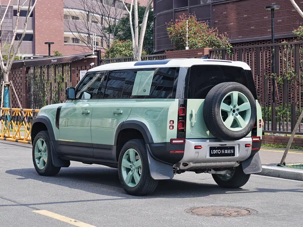 Land Rover Land Rover Defender 2023 110 3.0T P400 75th Anniversary Legend Edition 2023 - thumbnail 4