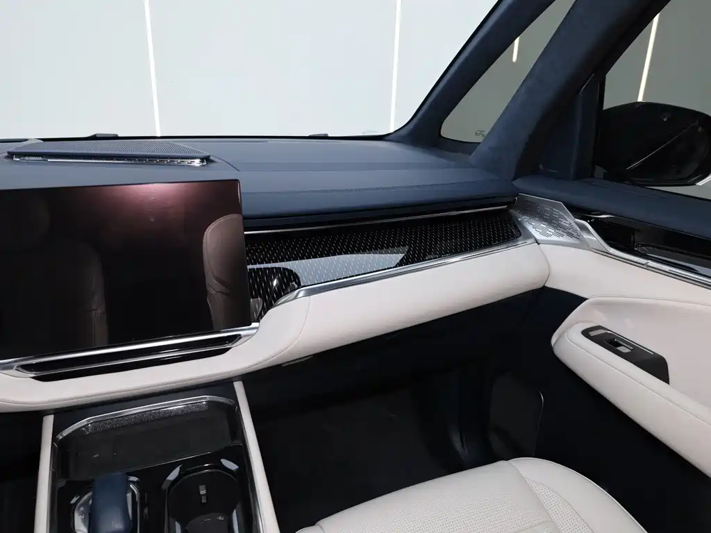 Zeekr Zeekr 009 2024 7-seater AWD 108kWh 2025 - thumbnail 5