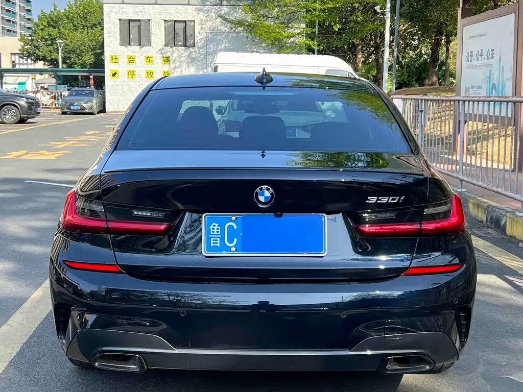 BMW BMW 3 Series 2020 Model Year Facelift 325i M Sport Shadow Night Package 2020 - thumbnail 3