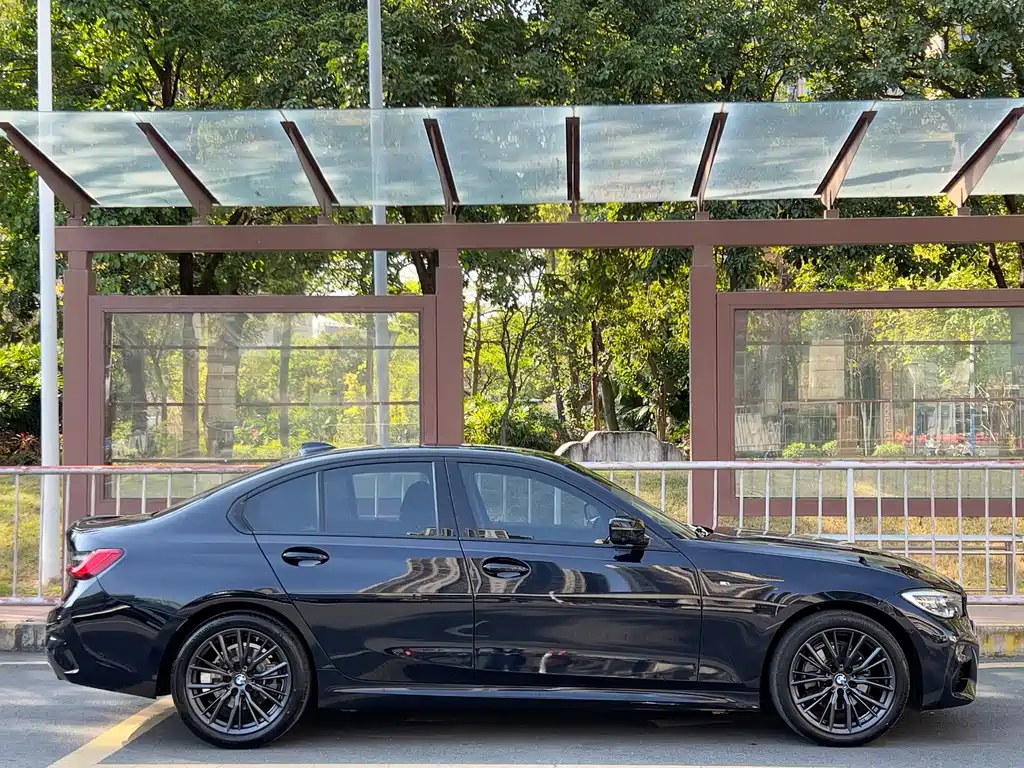 BMW BMW 3 Series 2020 Model Year Facelift 325i M Sport Shadow Night Package 2020 - thumbnail 4