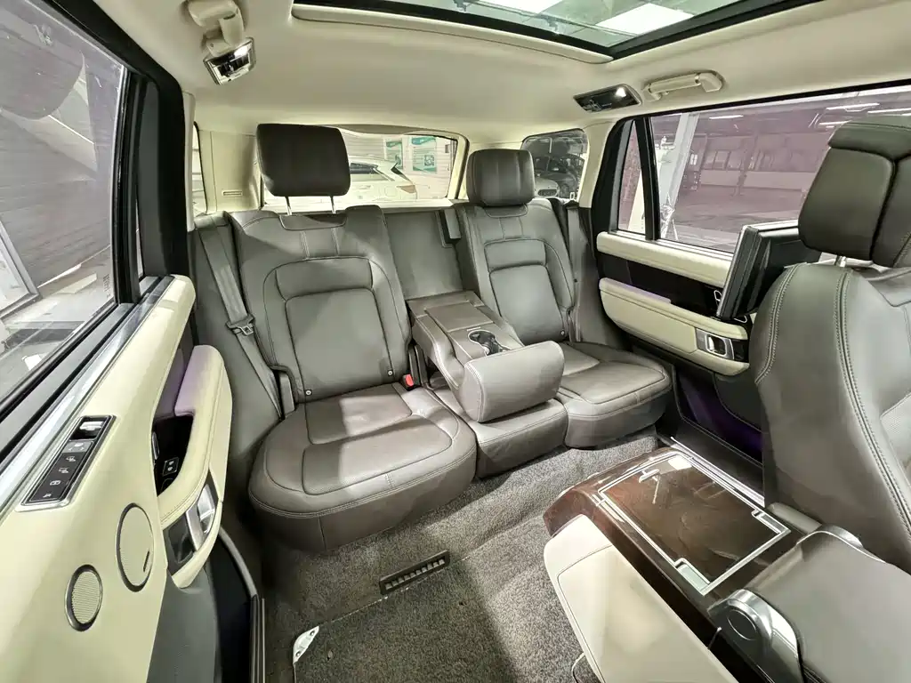 Land Rover Range Rover 2021 3.0 L6 Autobiography Long Classic Edition 2021 - thumbnail 6