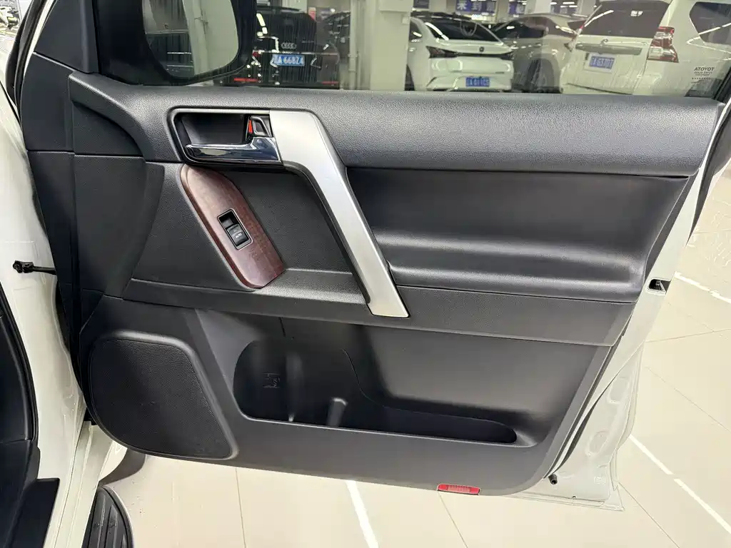 Toyota Toyota Prado 2016 3.5L Automatic TX-L NAVI 2017 - thumbnail 5