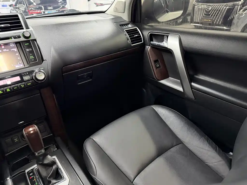 Toyota Toyota Prado 2016 3.5L Automatic TX-L NAVI 2017 - thumbnail 10