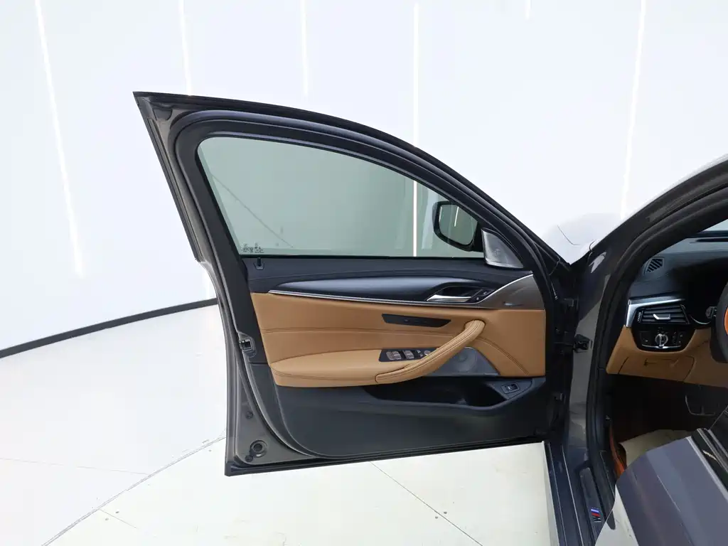 BMW BMW 5 Series Import 2022 Model Facelift 2 540i Style Edition M Sport Package 2023 - thumbnail 24