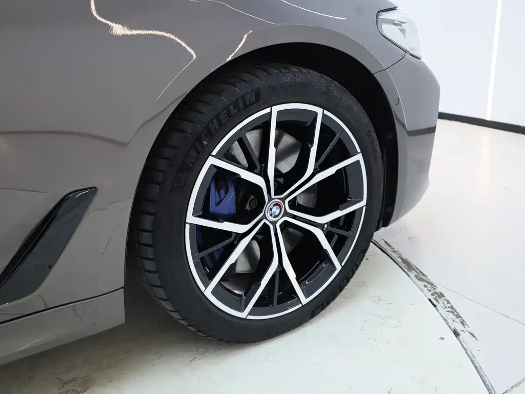 BMW BMW 5 Series Import 2022 Model Facelift 2 540i Style Edition M Sport Package 2023 - thumbnail 27
