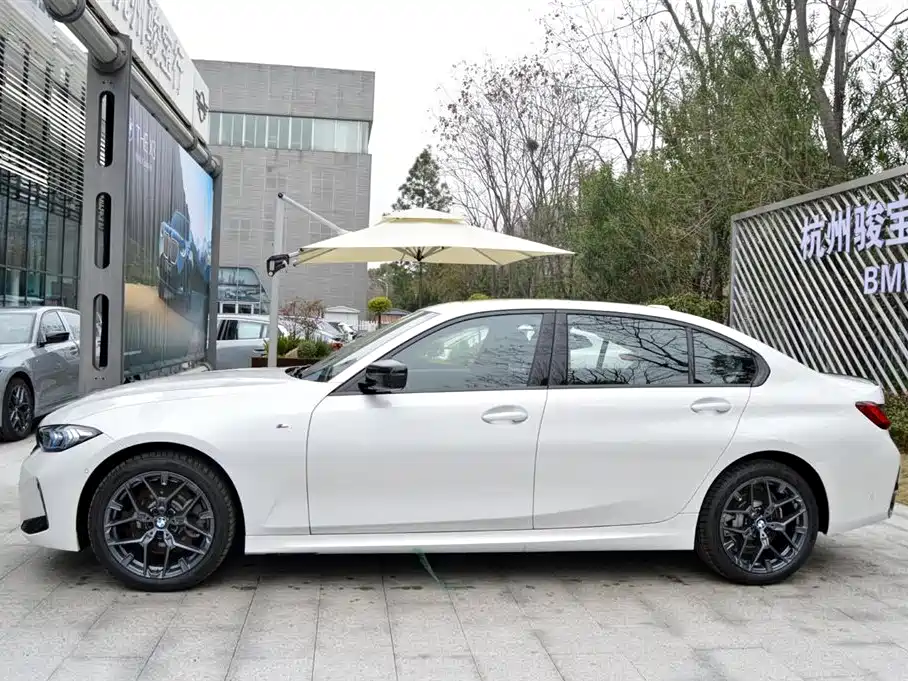 BMW BMW 3 Series 2025 330Li Premium M Sport Night Package 2026 - thumbnail 5