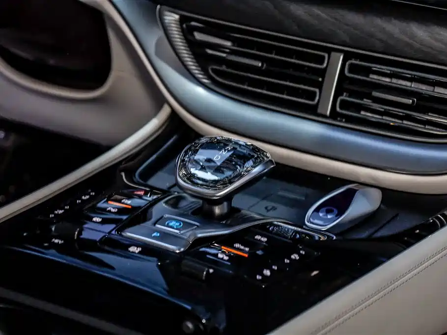 Denza Tang D9 2025 DM-i Intelligent Driving Version 1020 AWD Premium Model 2025 - thumbnail 16