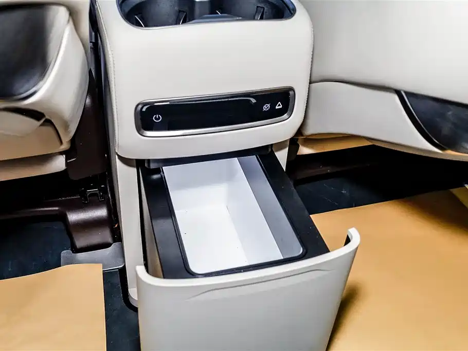 Denza Tang D9 2025 DM-i Intelligent Driving Version 1020 AWD Premium Model 2025 - thumbnail 25