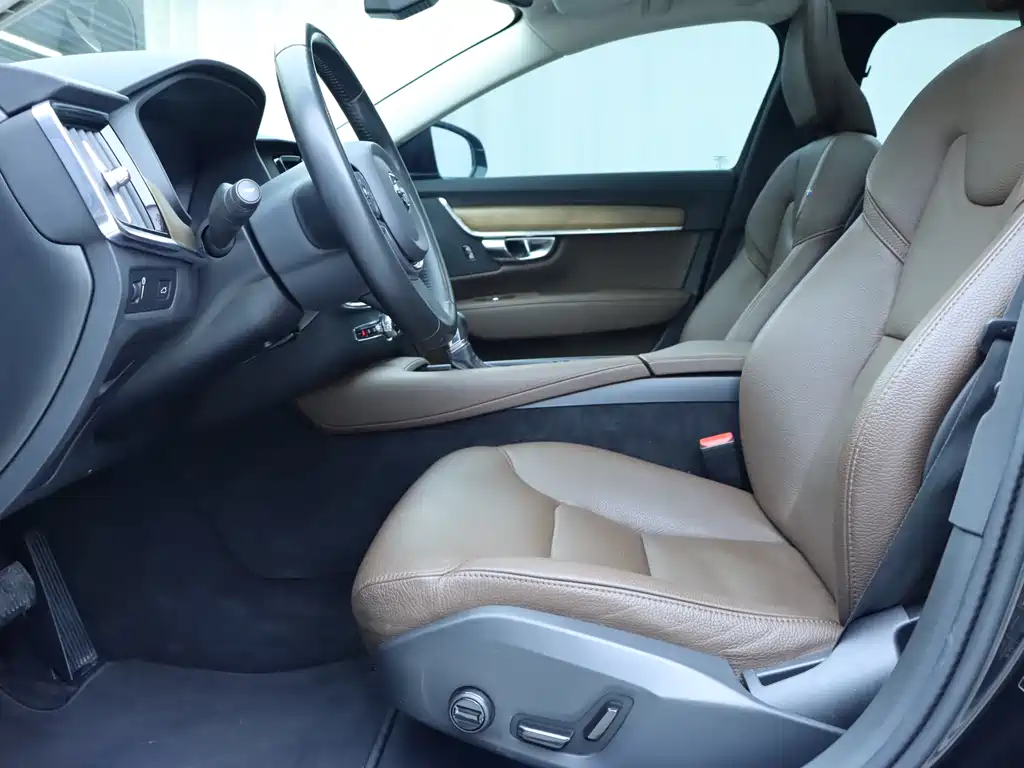 Volvo Volvo S90 2020 T5 Momentum Luxury Edition 2020 - thumbnail 5