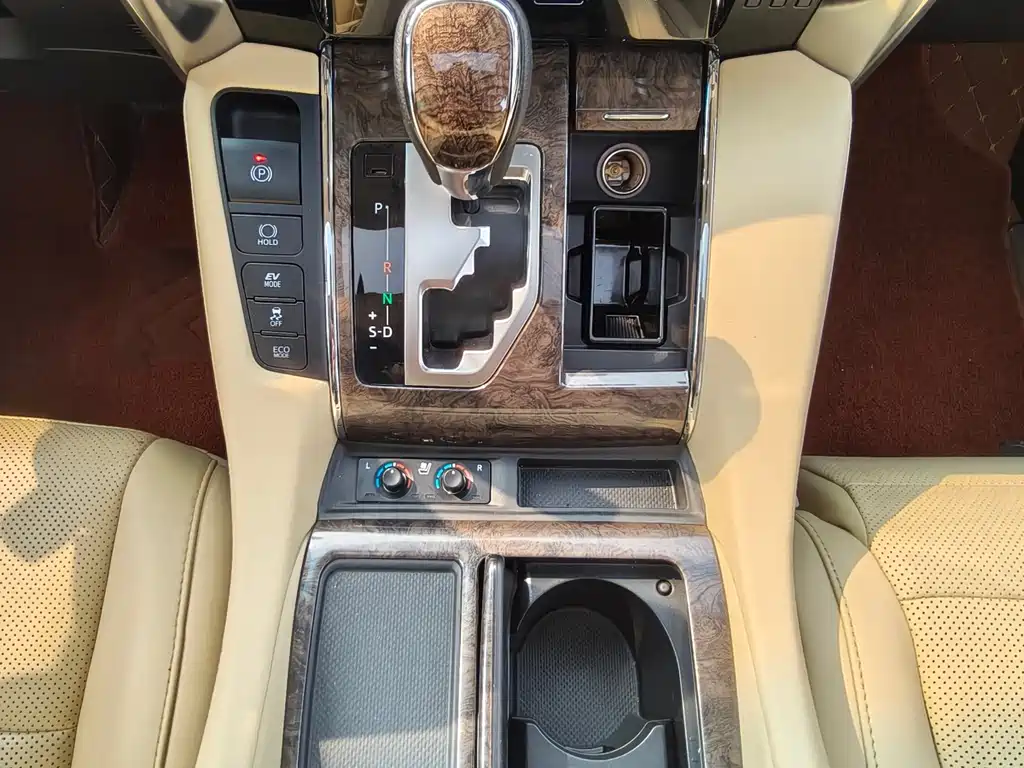 Toyota Toyota Alphard 2019 Model Hybrid 2.5L Executive Version 2020 - thumbnail 6