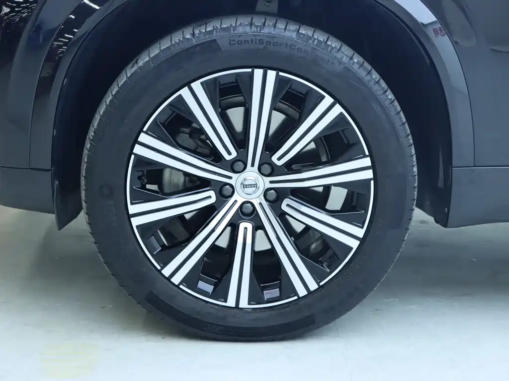 Volvo Volvo XC90 2022 B5 Momentum Luxury 7-seater 2022 - thumbnail 4