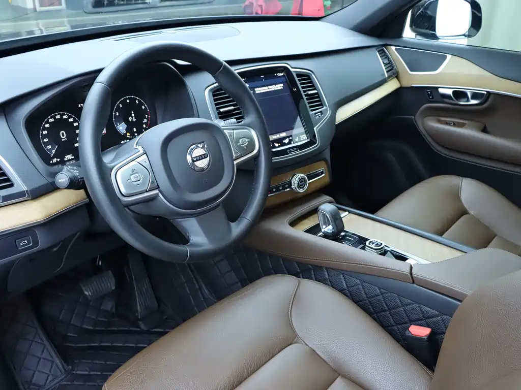 Volvo Volvo XC90 2022 B5 Momentum Luxury 7-seater 2022 - thumbnail 5