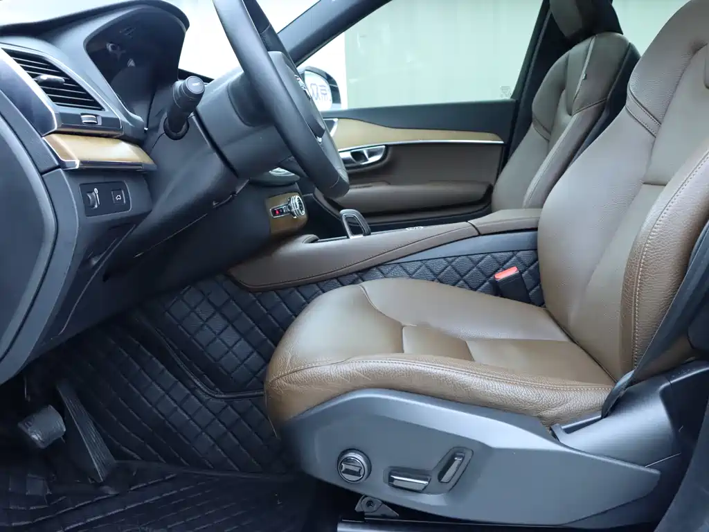 Volvo Volvo XC90 2022 B5 Momentum Luxury 7-seater 2022 - thumbnail 6