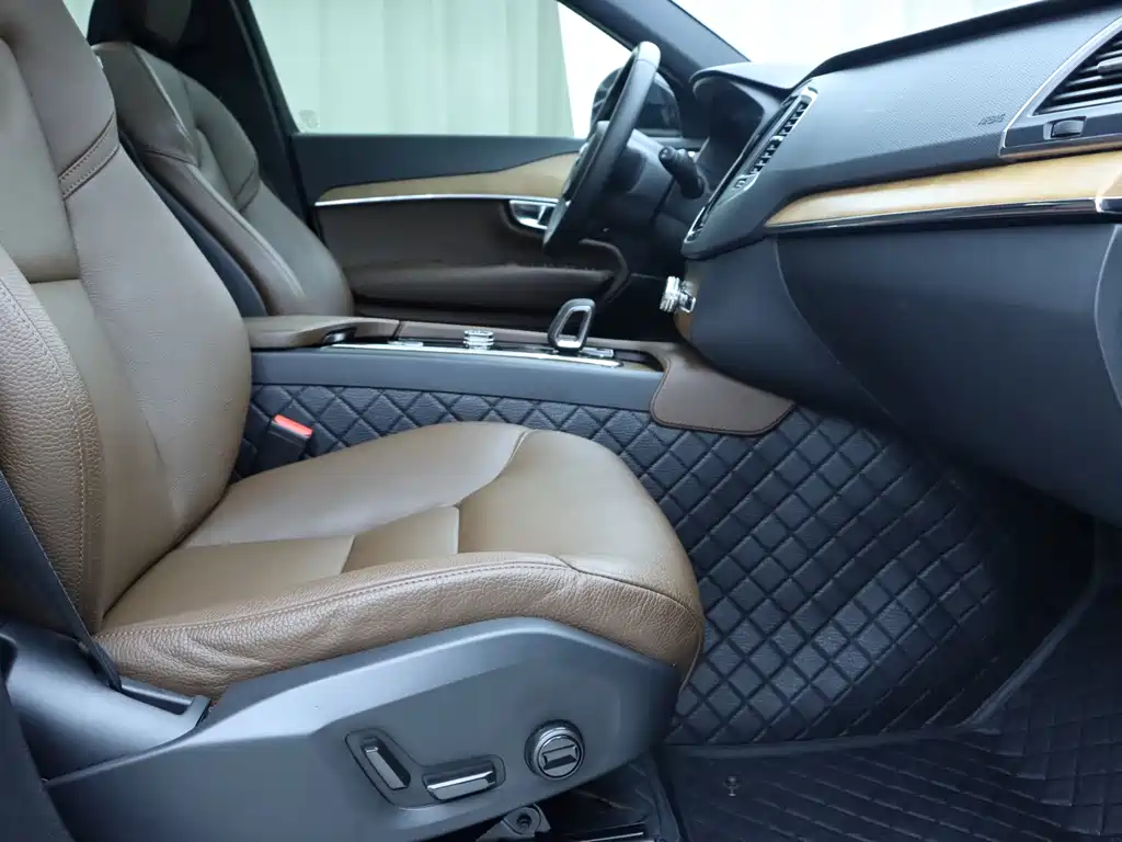 Volvo Volvo XC90 2022 B5 Momentum Luxury 7-seater 2022 - thumbnail 8