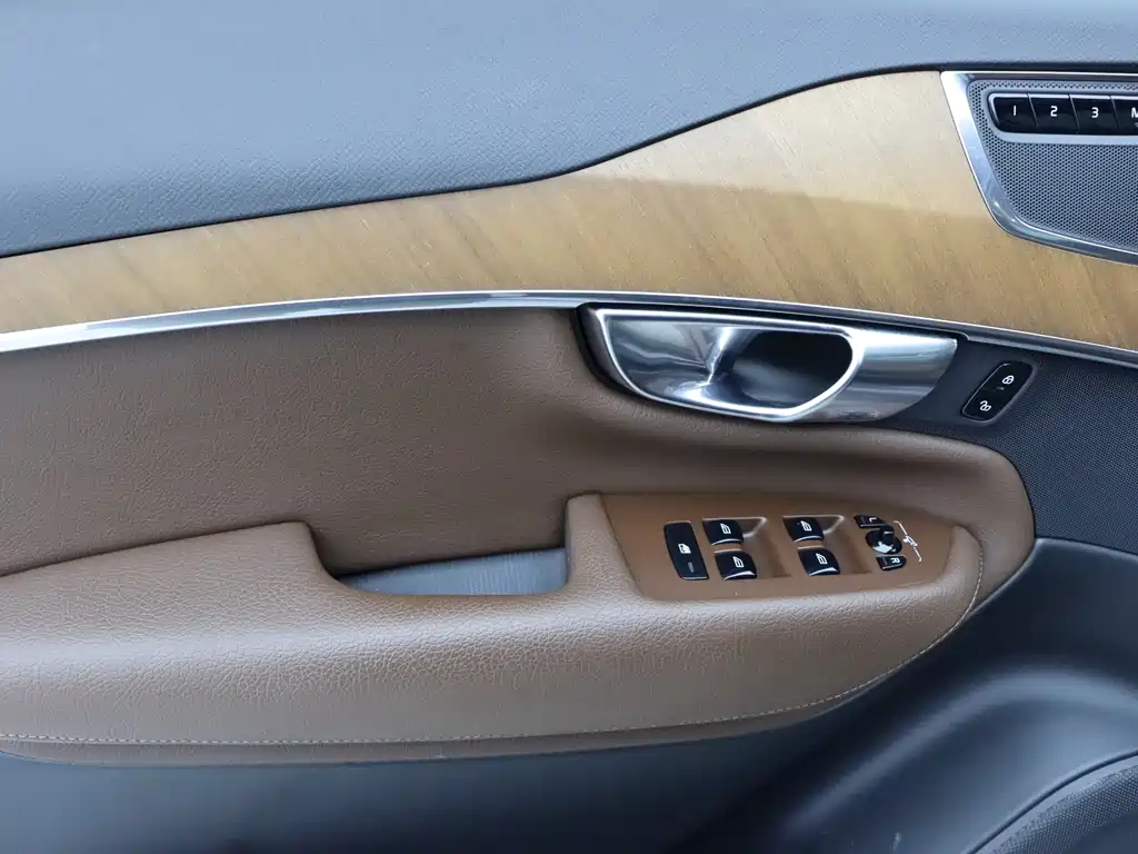 Volvo Volvo XC90 2022 B5 Momentum Luxury 7-seater 2022 - thumbnail 12