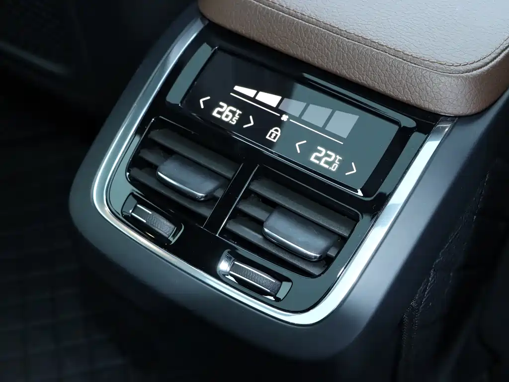 Volvo Volvo XC90 2022 B5 Momentum Luxury 7-seater 2022 - thumbnail 16