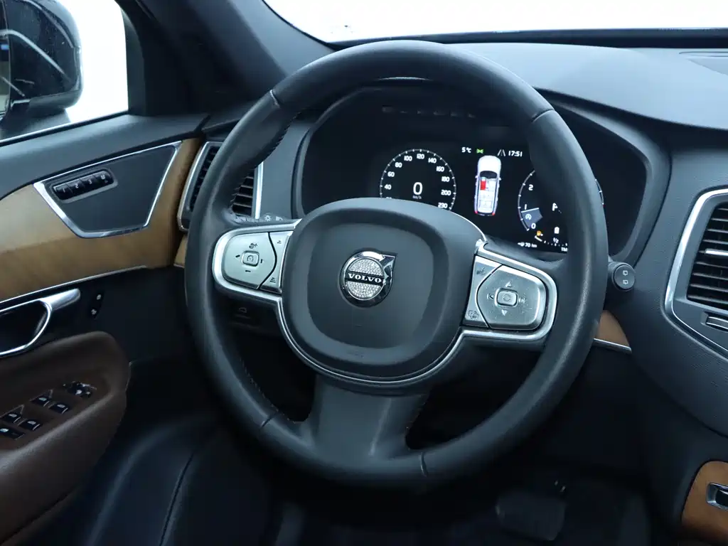 Volvo Volvo XC90 2022 B5 Momentum Luxury 7-seater 2022 - thumbnail 19