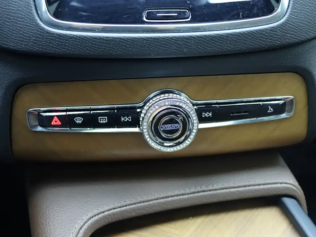 Volvo Volvo XC90 2022 B5 Momentum Luxury 7-seater 2022 - thumbnail 23