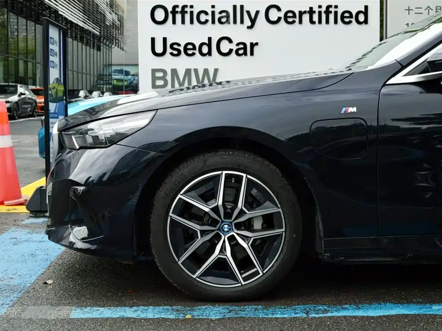 BMW BMW i5 2024 eDrive 35L M Sport Package 2025 - thumbnail 13