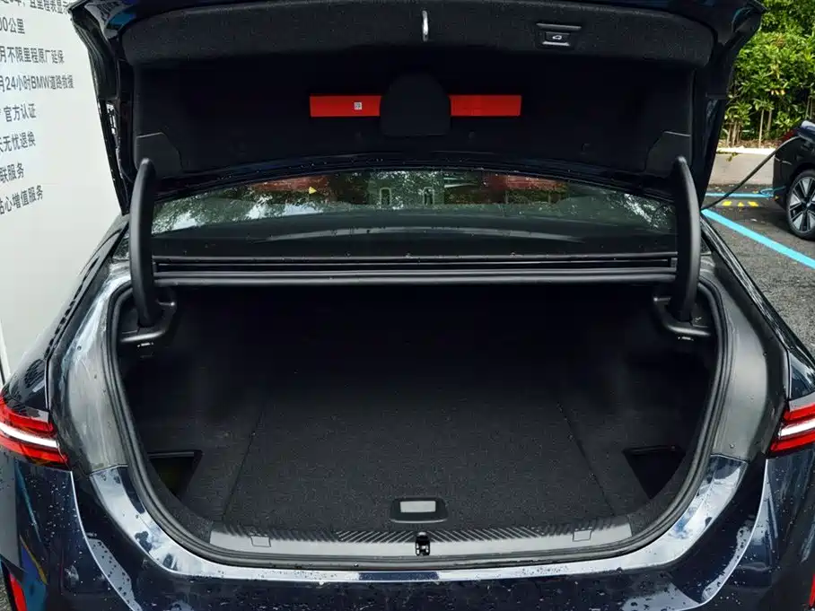 BMW BMW i5 2024 eDrive 35L M Sport Package 2025 - thumbnail 14