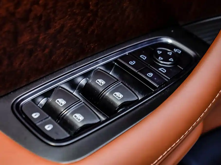 BYD UM U8 2023 Luxury Edition 2024 - thumbnail 24