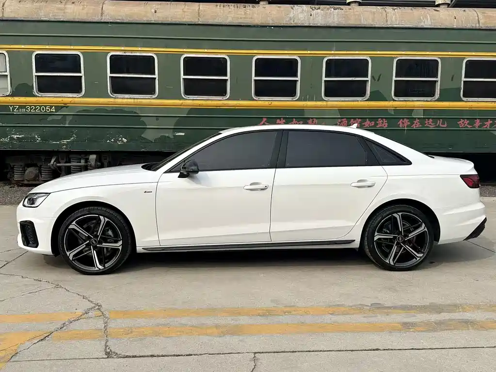 Audi Audi A4L 2024 40 TFSI Luxury Dynamic Model 2025 - thumbnail 4