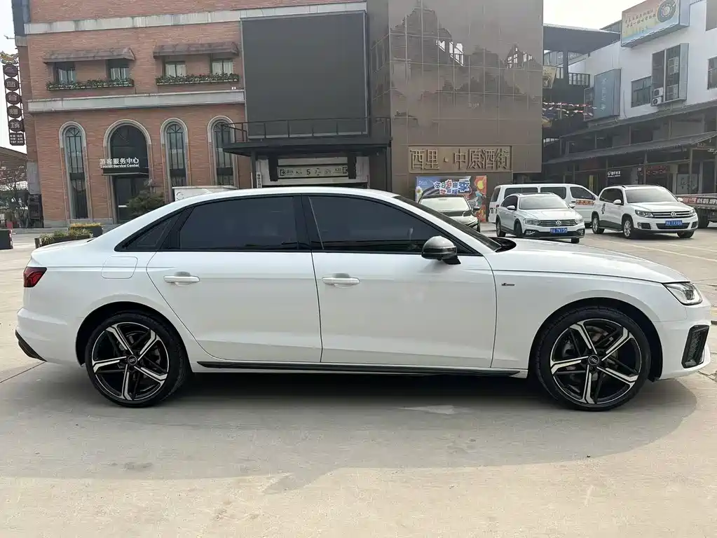 Audi Audi A4L 2024 40 TFSI Luxury Dynamic Model 2025 - thumbnail 8