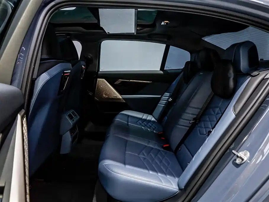 BMW BMW 5 Series 2025 530Li Luxury M Sport Package 2025 - thumbnail 10