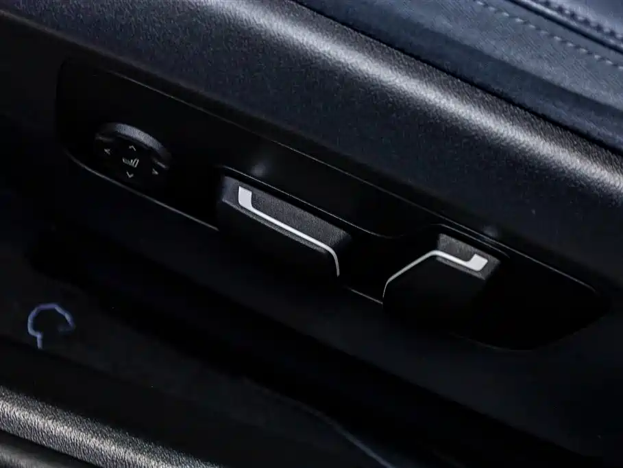 BMW BMW 5 Series 2025 530Li Luxury M Sport Package 2025 - thumbnail 27