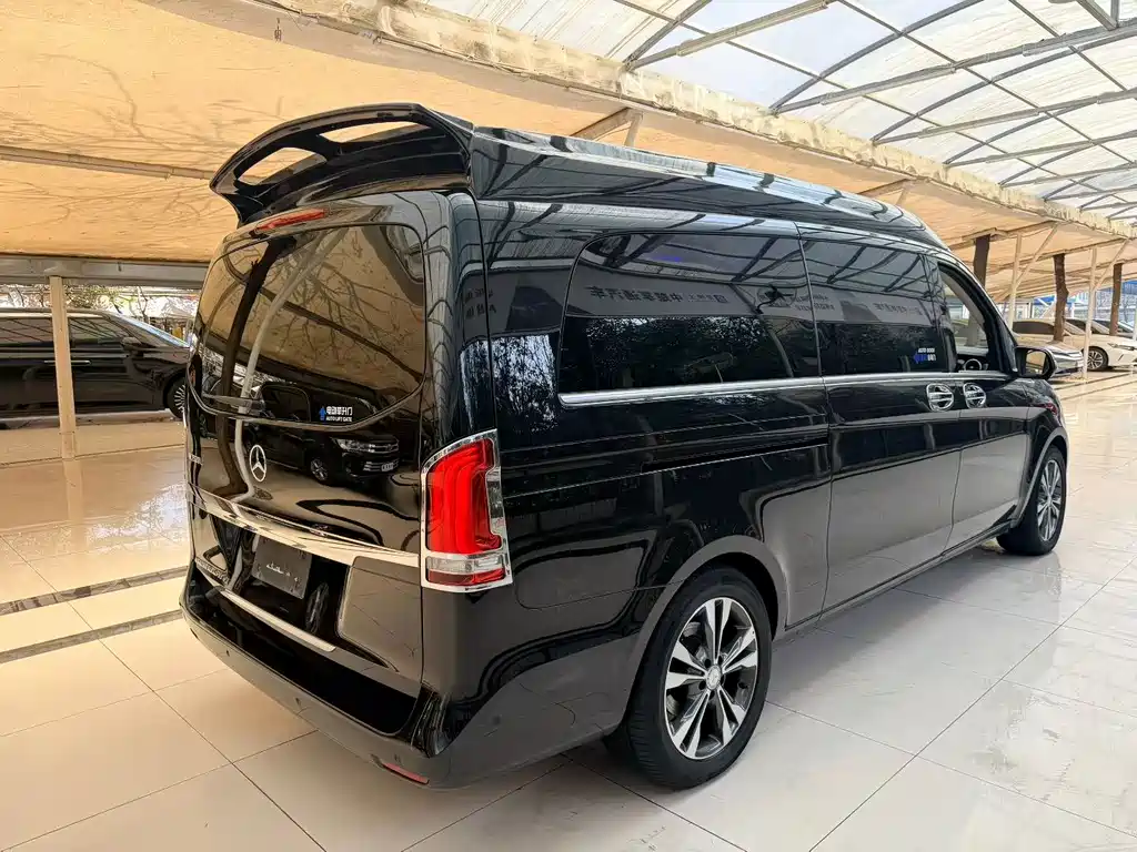 Mercedes-Benz Mercedes-Benz V-Class 2017 V 260 L Exclusive Long Wheelbase Edition 2017 - thumbnail 4