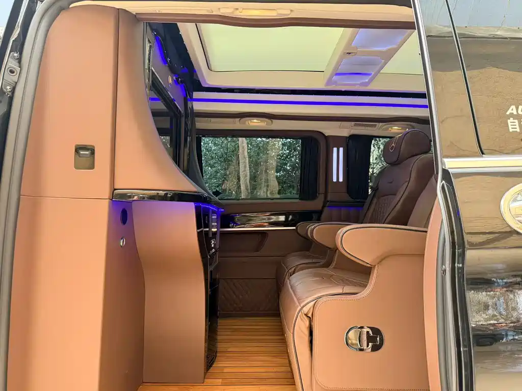 Mercedes-Benz Mercedes-Benz V-Class 2017 V 260 L Exclusive Long Wheelbase Edition 2017 - thumbnail 17