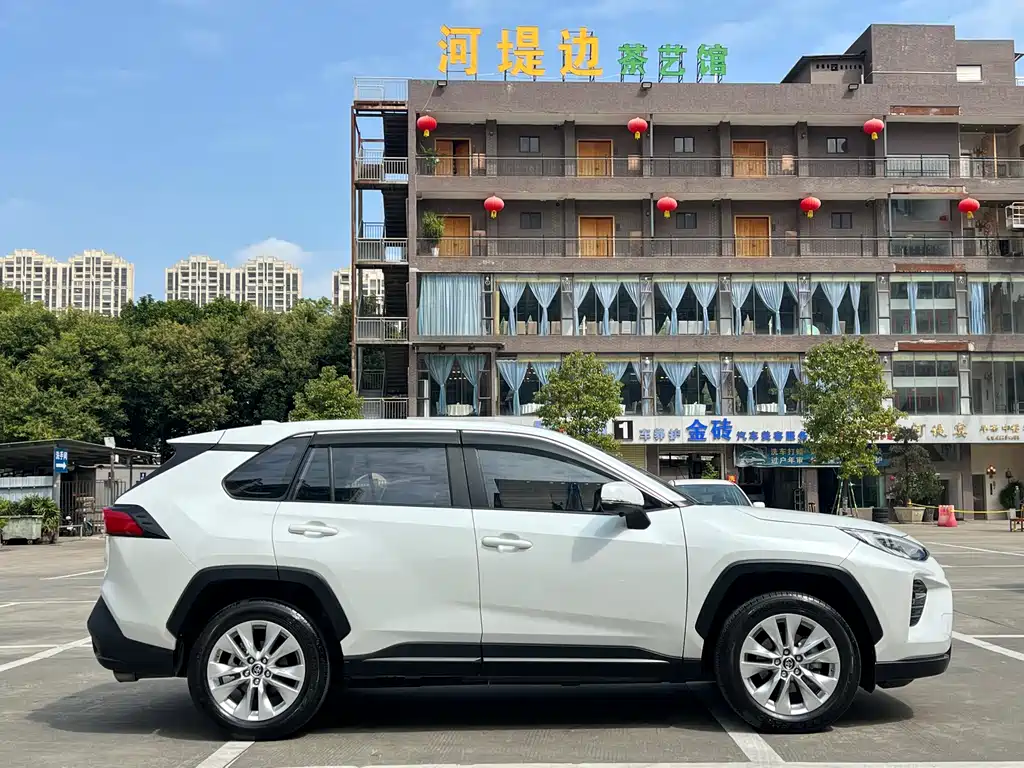 Toyota Venza 2022 2.0L CVT FWD Leading Edition 2022 - thumbnail 4