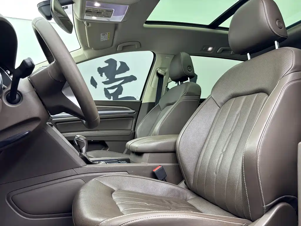 Volkswagen Viloran 2020 330TSI Luxury Edition 2021 - thumbnail 5