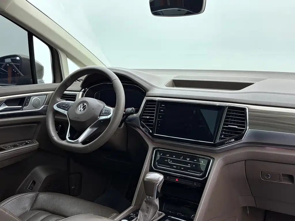 Volkswagen Viloran 2020 330TSI Luxury Edition 2021 - thumbnail 6