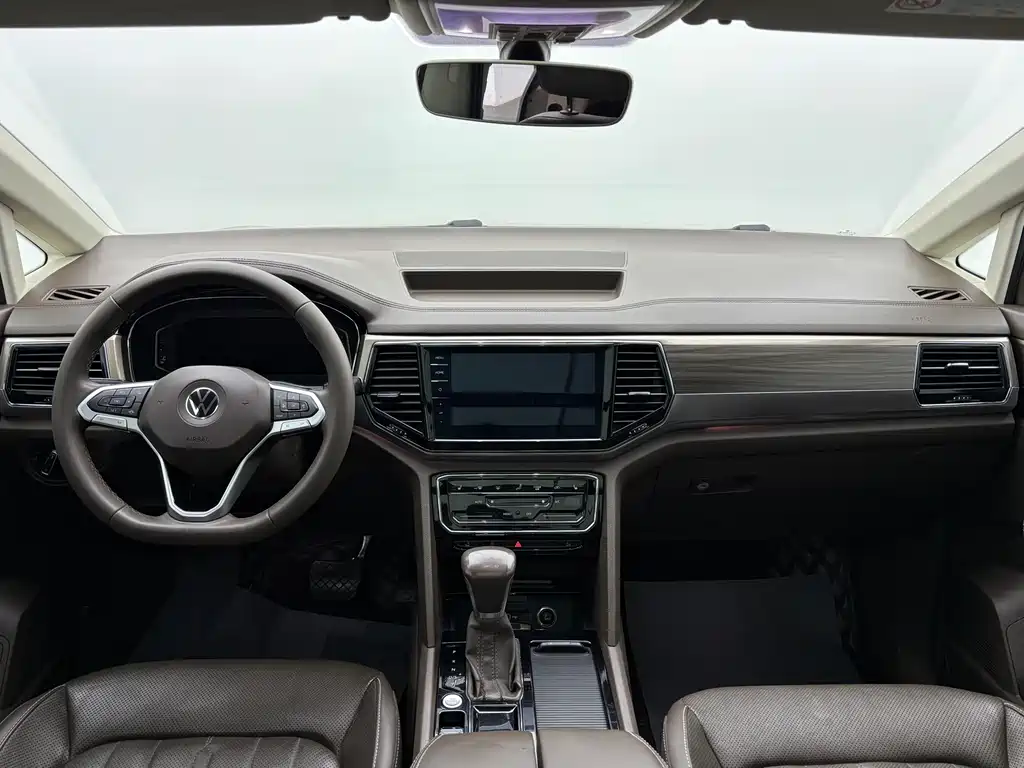 Volkswagen Viloran 2020 330TSI Luxury Edition 2021 - thumbnail 7