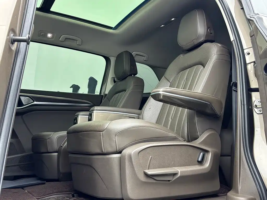 Volkswagen Viloran 2020 330TSI Luxury Edition 2021 - thumbnail 8