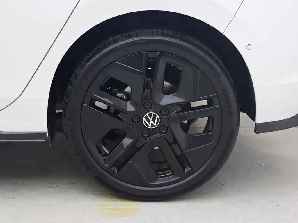 Volkswagen Golf 2025 300TSI R-Line 2025 - thumbnail 4