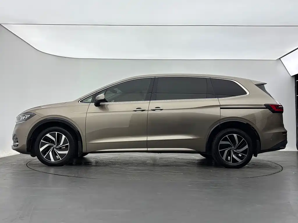 Volkswagen Viloran 2020 330TSI Luxury Edition 2021 - thumbnail 10